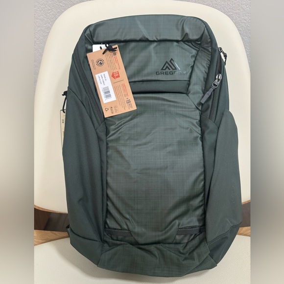 gregory 19 backpack Nano 18 Optic Black This minimal daypack features a large main compartment and quick access front zippered pocket for smaller items Vintage USA Made Gregory Backpack